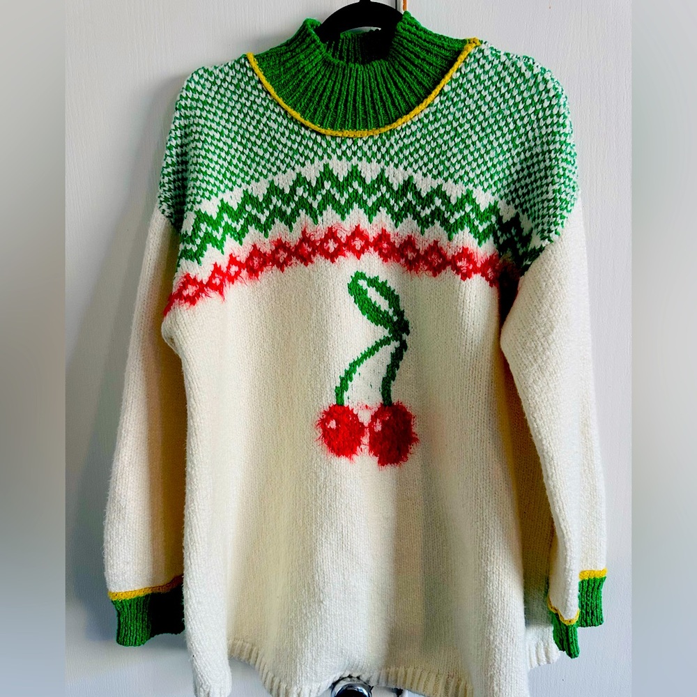 Free People Women’s Small Heavy Sweater- LIKE NEW